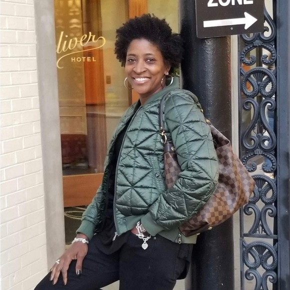 Meet your Posher, Tonya live - Picture 13 of 15